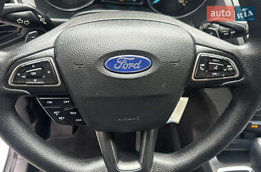 Внедорожник / Кроссовер Ford Escape 2017 в 