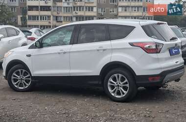 Позашляховик / Кросовер Ford Escape 2016 в 