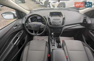 Позашляховик / Кросовер Ford Escape 2016 в 