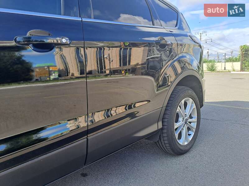 Внедорожник / Кроссовер Ford Escape 2016 в Киеве