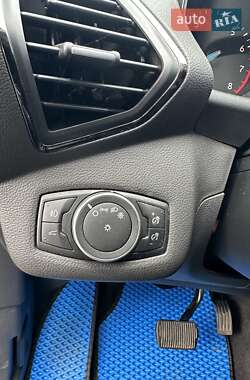 Внедорожник / Кроссовер Ford Escape 2017 в 