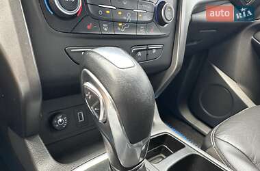 Внедорожник / Кроссовер Ford Escape 2017 в 