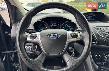 Внедорожник / Кроссовер Ford Escape 2016 в 
