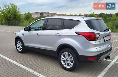 Внедорожник / Кроссовер Ford Escape 2019 в 