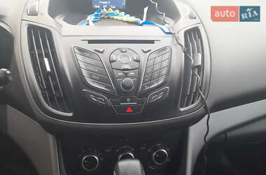 Внедорожник / Кроссовер Ford Escape 2012 в 