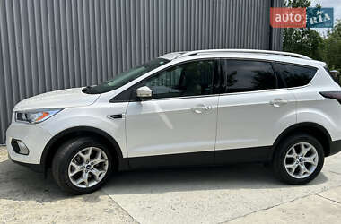 Внедорожник / Кроссовер Ford Escape 2017 в 
