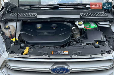 Внедорожник / Кроссовер Ford Escape 2017 в 