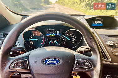 Внедорожник / Кроссовер Ford Escape 2017 в 