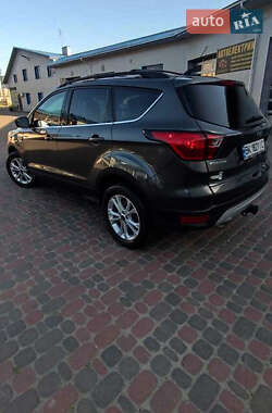 Внедорожник / Кроссовер Ford Escape 2019 в 