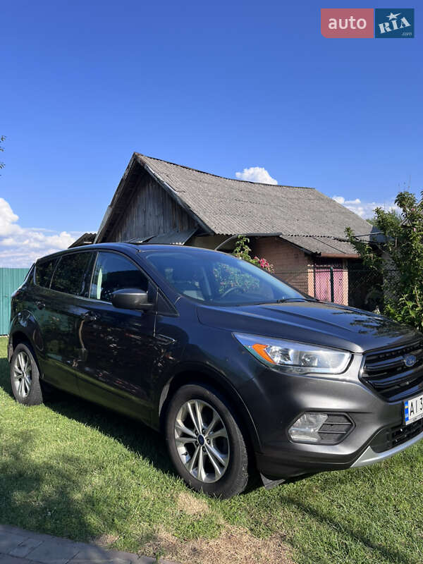 Позашляховик / Кросовер Ford Escape 2017 в 