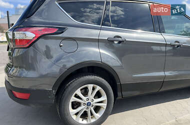 Позашляховик / Кросовер Ford Escape 2017 в 