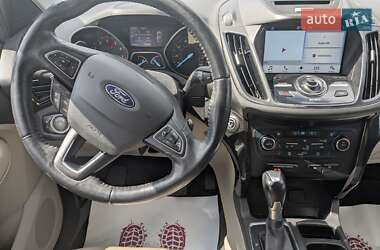 Внедорожник / Кроссовер Ford Escape 2016 в 