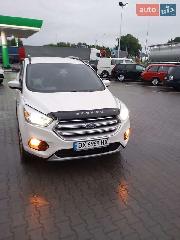 Внедорожник / Кроссовер Ford Escape 2017 в 