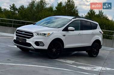 Внедорожник / Кроссовер Ford Escape 2016 в 