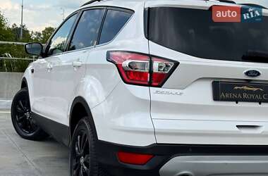 Внедорожник / Кроссовер Ford Escape 2016 в 
