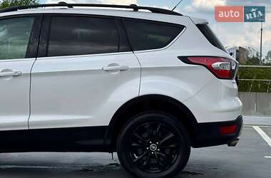 Внедорожник / Кроссовер Ford Escape 2016 в 