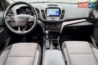 Внедорожник / Кроссовер Ford Escape 2016 в 