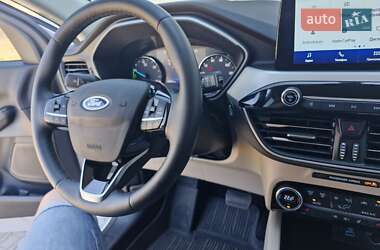Внедорожник / Кроссовер Ford Escape 2021 в 