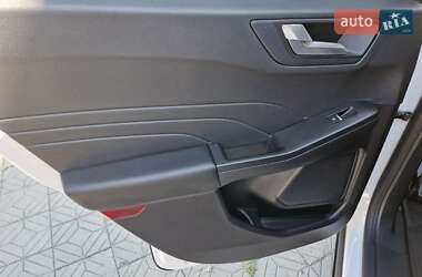 Внедорожник / Кроссовер Ford Escape 2021 в 
