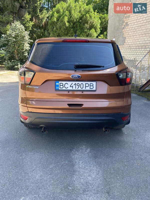 Внедорожник / Кроссовер Ford Escape 2017 в Хмельницком