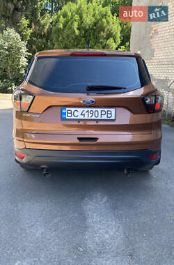 Внедорожник / Кроссовер Ford Escape 2017 в 