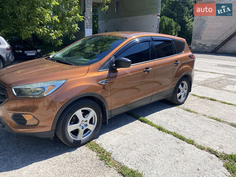 Внедорожник / Кроссовер Ford Escape 2017 в Хмельницком