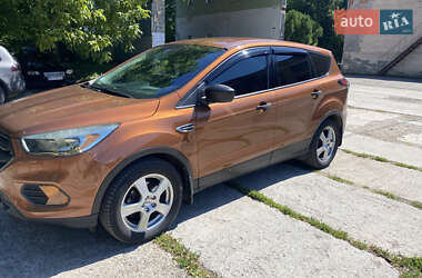 Внедорожник / Кроссовер Ford Escape 2017 в 