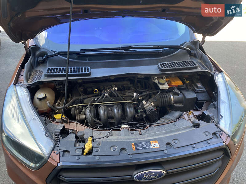 Внедорожник / Кроссовер Ford Escape 2017 в Хмельницком