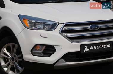 Внедорожник / Кроссовер Ford Escape 2016 в 
