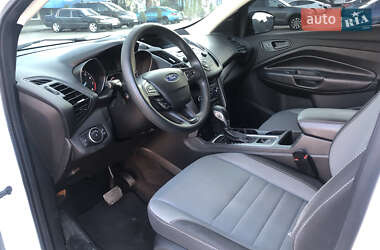Внедорожник / Кроссовер Ford Escape 2016 в 