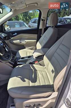 Внедорожник / Кроссовер Ford Escape 2015 в 