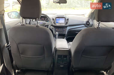 Внедорожник / Кроссовер Ford Escape 2018 в 