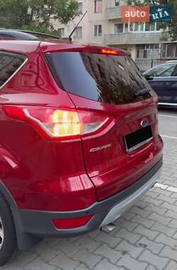 Внедорожник / Кроссовер Ford Escape 2016 в 