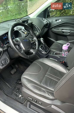 Внедорожник / Кроссовер Ford Escape 2013 в 