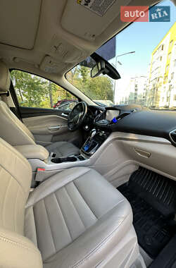 Внедорожник / Кроссовер Ford Escape 2012 в 
