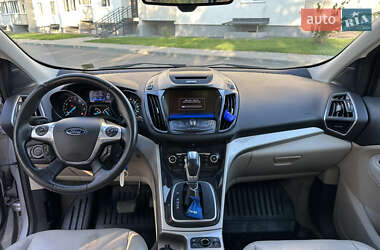 Внедорожник / Кроссовер Ford Escape 2012 в 
