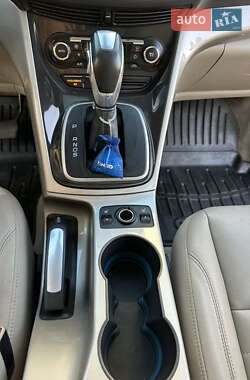 Внедорожник / Кроссовер Ford Escape 2012 в 
