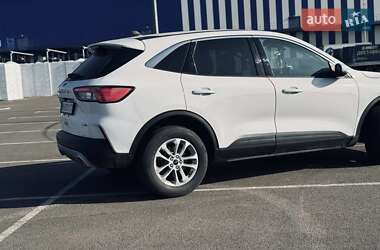 Внедорожник / Кроссовер Ford Escape 2020 в 