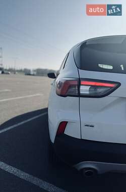 Внедорожник / Кроссовер Ford Escape 2020 в 