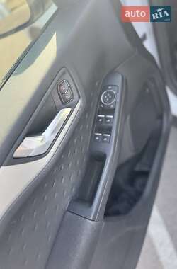 Внедорожник / Кроссовер Ford Escape 2020 в 