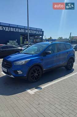Внедорожник / Кроссовер Ford Escape 2017 в 