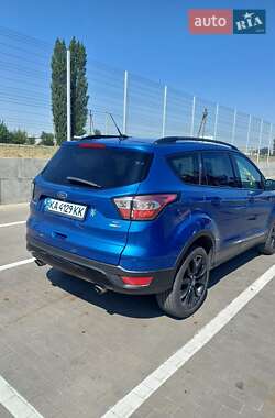 Внедорожник / Кроссовер Ford Escape 2017 в 