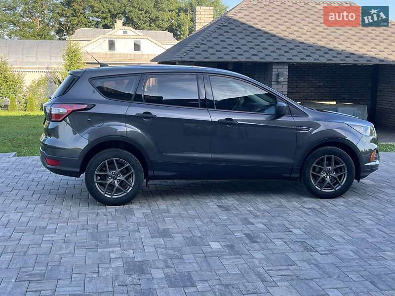 Внедорожник / Кроссовер Ford Escape 2018 в Городенке