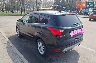 Внедорожник / Кроссовер Ford Escape 2018 в 