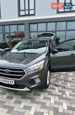 Внедорожник / Кроссовер Ford Escape 2017 в Киеве