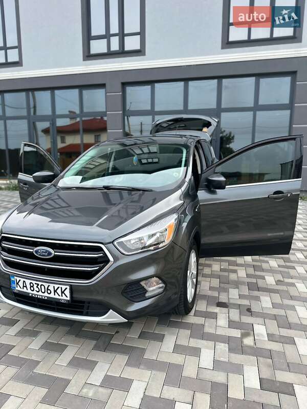 Внедорожник / Кроссовер Ford Escape 2017 в Киеве