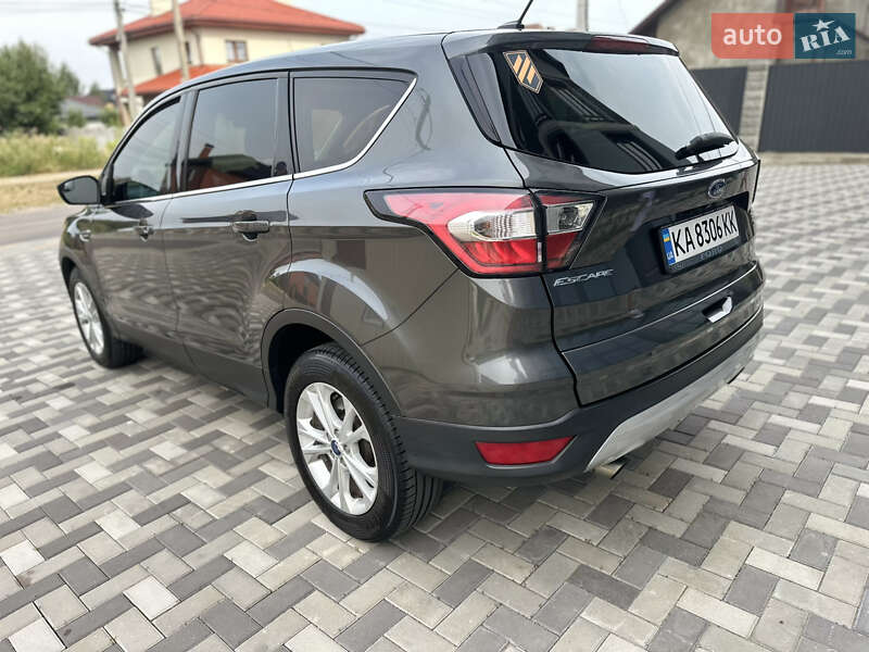 Внедорожник / Кроссовер Ford Escape 2017 в Киеве
