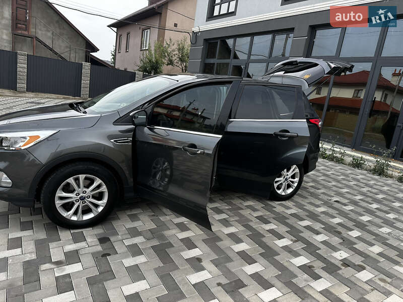 Внедорожник / Кроссовер Ford Escape 2017 в Киеве