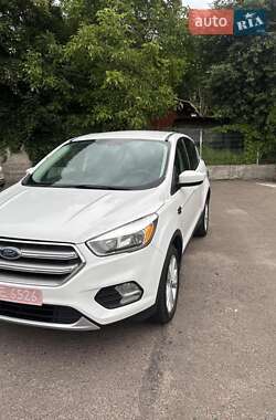 Внедорожник / Кроссовер Ford Escape 2017 в 