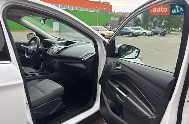Внедорожник / Кроссовер Ford Escape 2017 в 